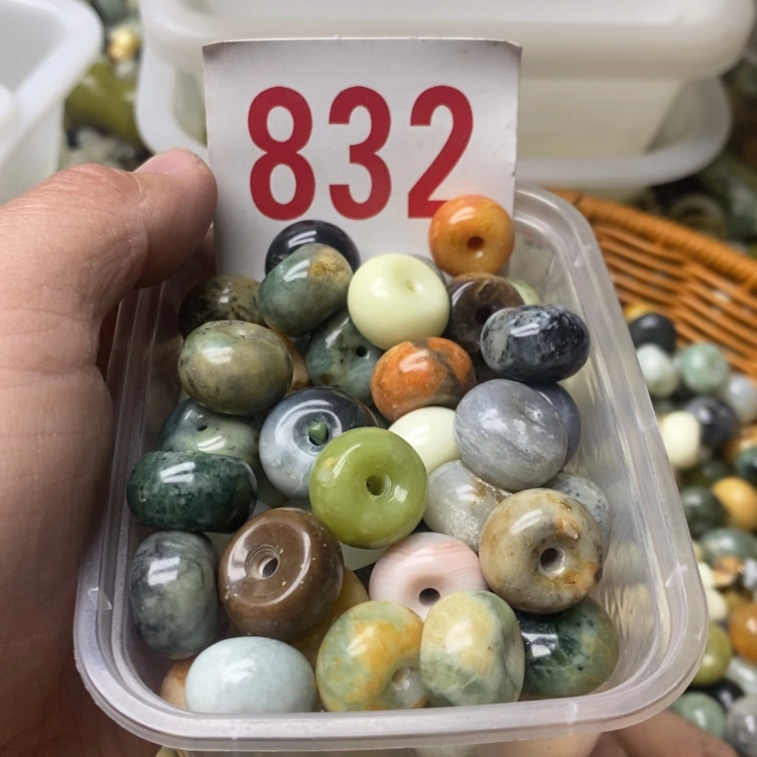 蛇纹石玉挂坠未镶嵌