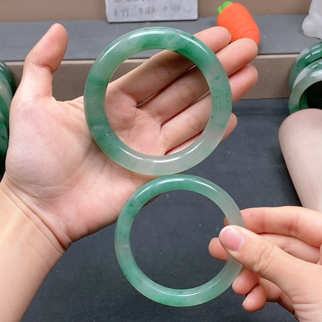 【闪购商品】石英质玉手镯未镶嵌曦*