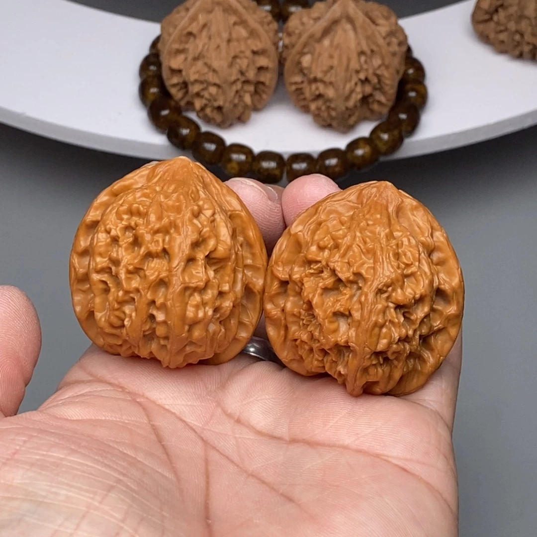 核桃把件蓟县野生红锦鲤