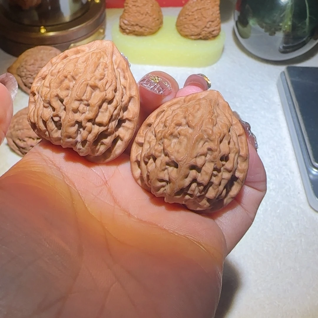 文玩核桃吊坠金牛