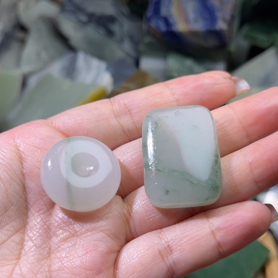 未镶嵌透闪石质玉车挂