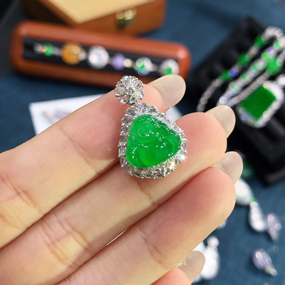 翡翠18K金镶嵌颈饰