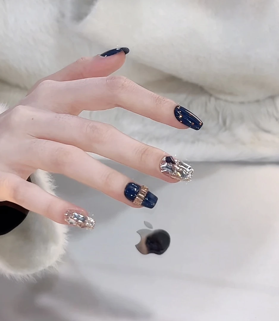 【藏蓝波点】秋冬高级感爆闪藏蓝波点碎钻显白气质纯手工穿戴甲