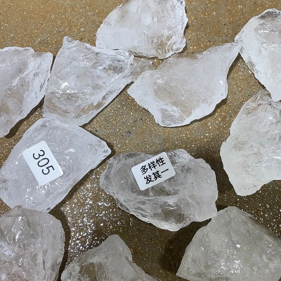 水晶摆件…..未镶嵌1个