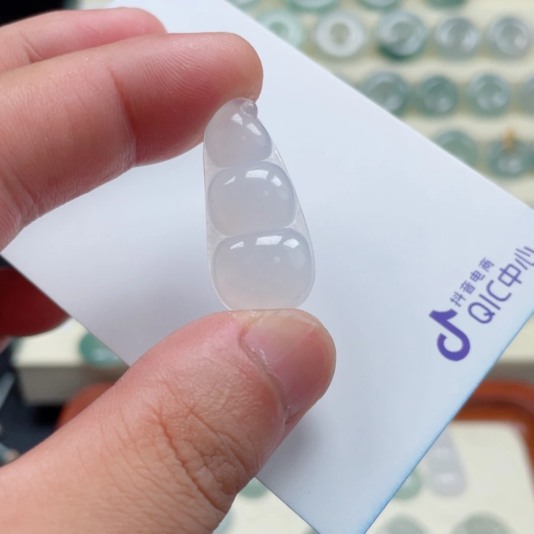 翡翠未镶嵌颈饰567875557888