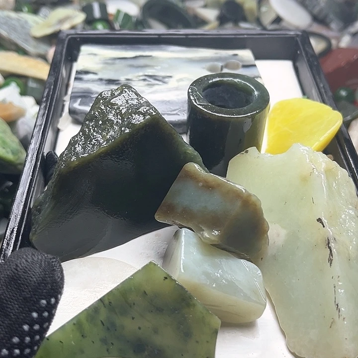 和田玉（糖玉）和田玉边角料9K金镶嵌用****6