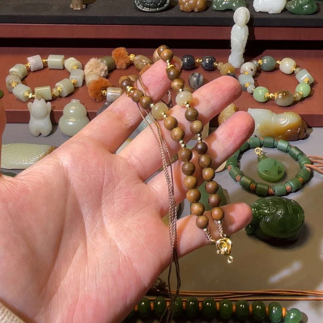 小***椒和田玉未镶嵌颈饰