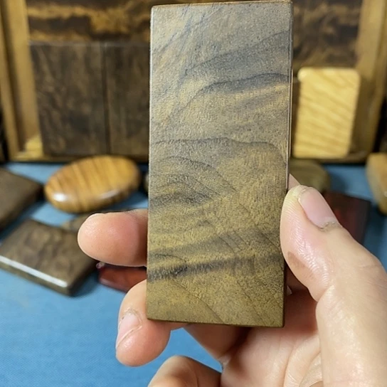 【闪购商品】贰**二金丝楠阴沉木手把件