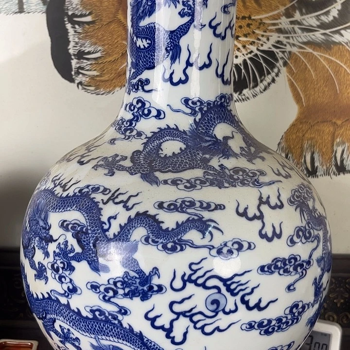 袁***此一对龙纹天球瓶摆件