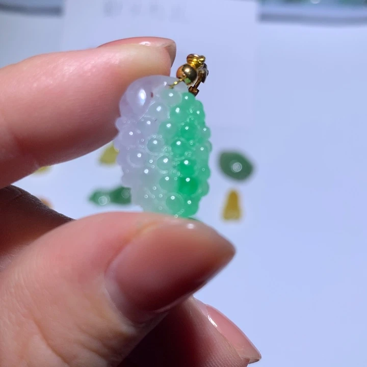 翡翠未镶嵌颈饰葡萄