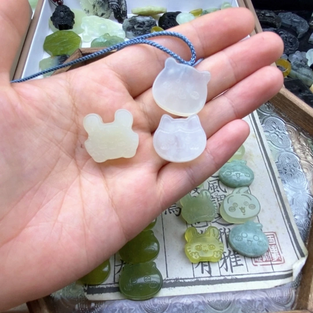 蛇纹石玉未镶嵌颈饰