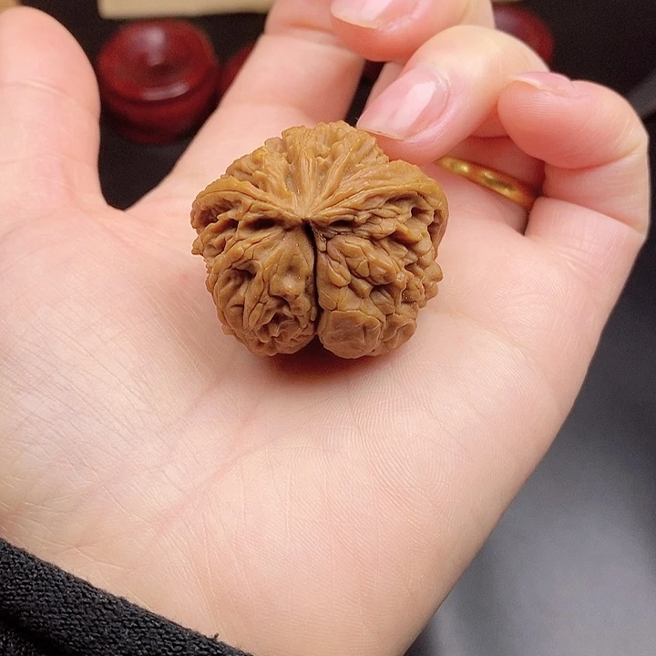 T***y文玩核桃吊坠瑕疵单只不退不换