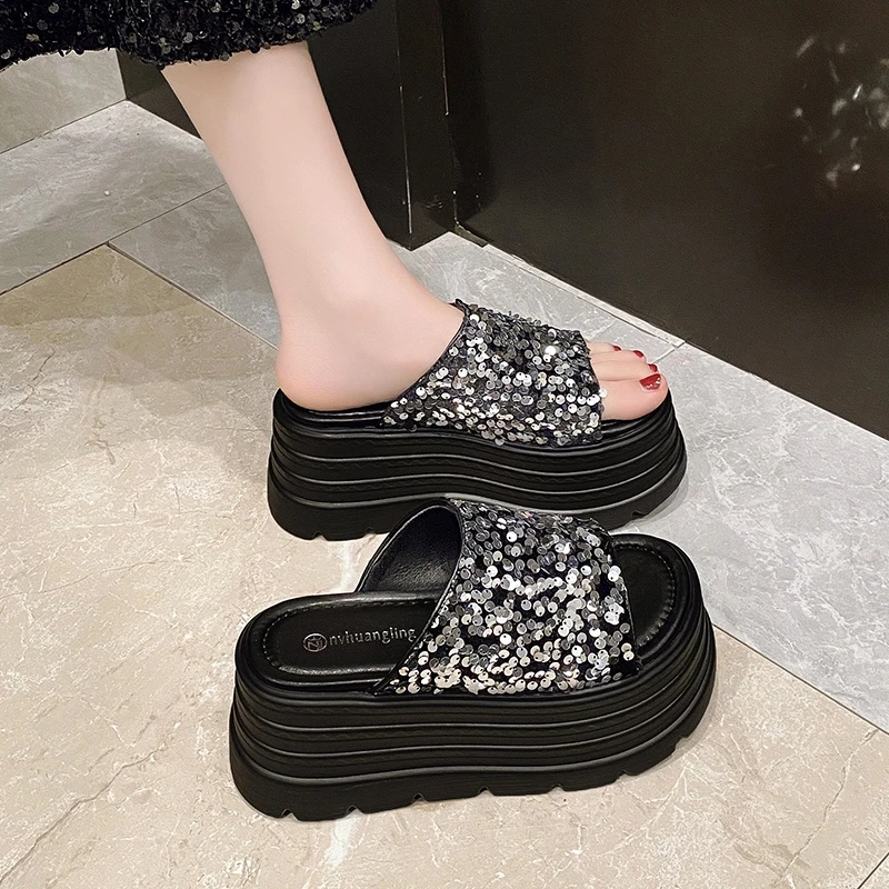 小个子增高8cm凉拖鞋女夏外穿2025新款仙女风亮片松糕厚底一字拖