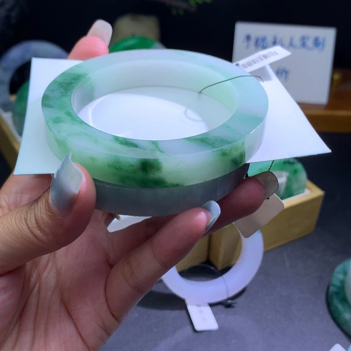 未镶嵌翡翠手镯定制翡翠