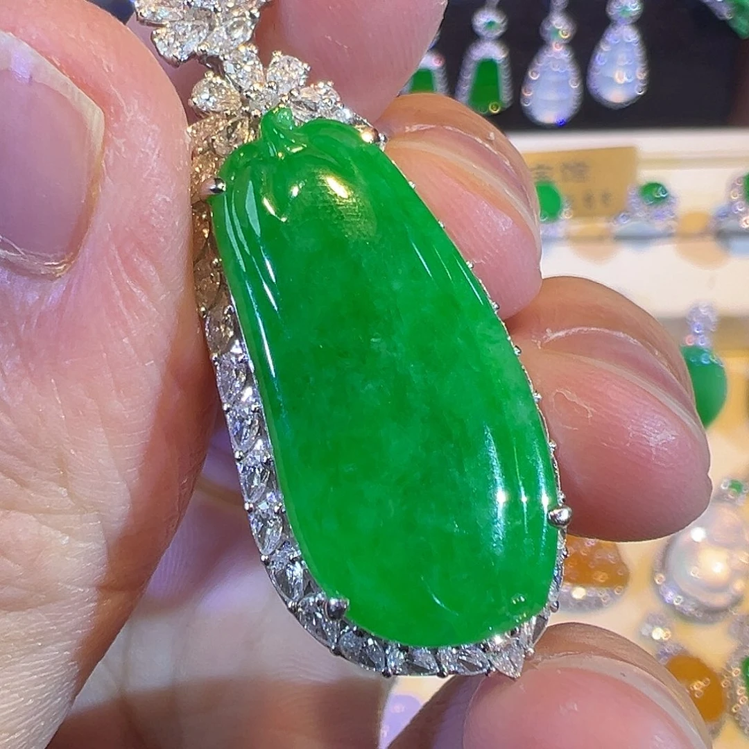 翡翠颈饰18K金镶嵌黄阳绿福瓜