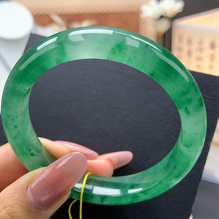 未镶嵌手镯石英质玉