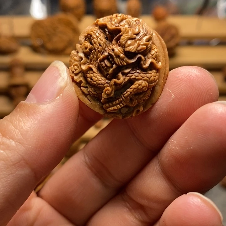 桃核手工雕刻龙单颗