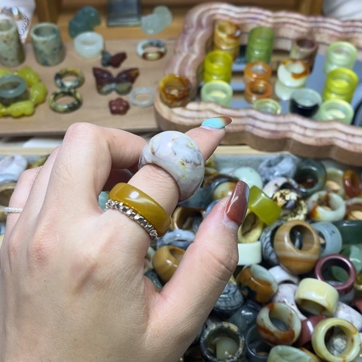 六***麻蛇纹石玉未镶嵌戒圈