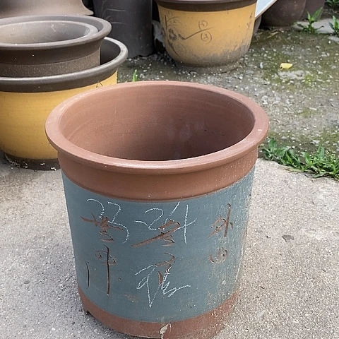 中国宜兴紫砂花盆，
