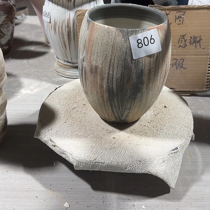 摆件陶高17，口10，有孔806