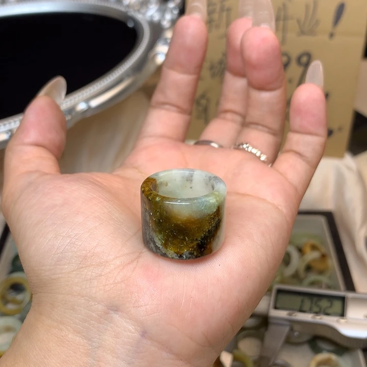 劉***六合金蛇纹石玉戒指