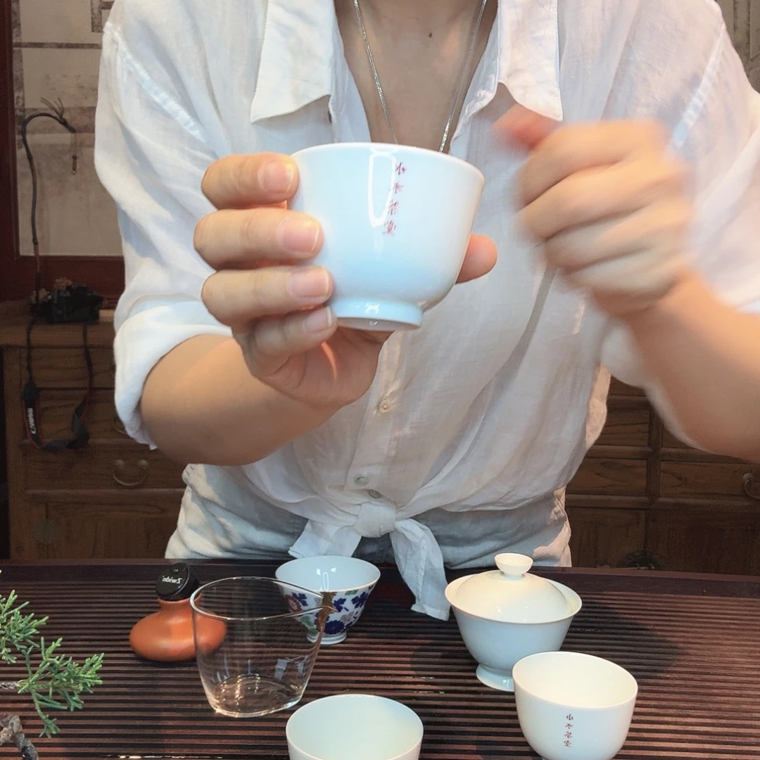 景德镇白瓷品茗杯
