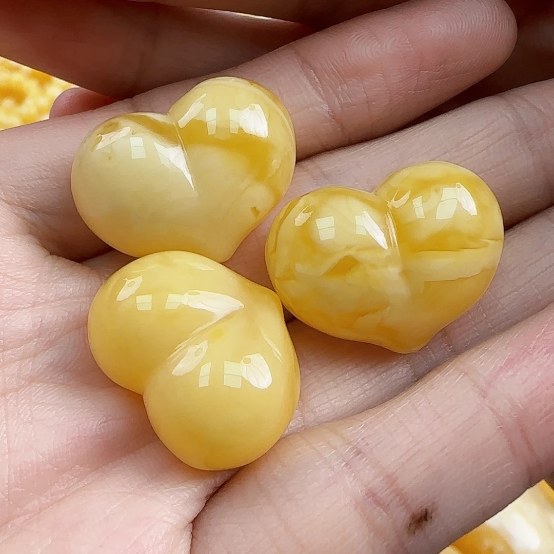 蜜蜡未镶嵌珠宝奇石多样性发一