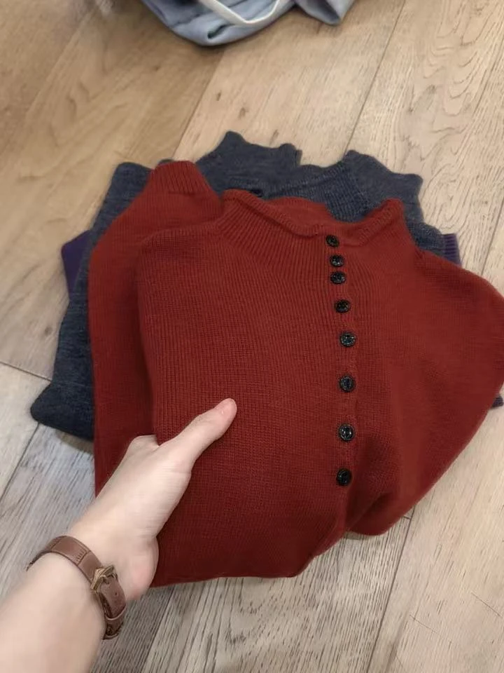 七言家 波尔多红半开扣立领毛衣6