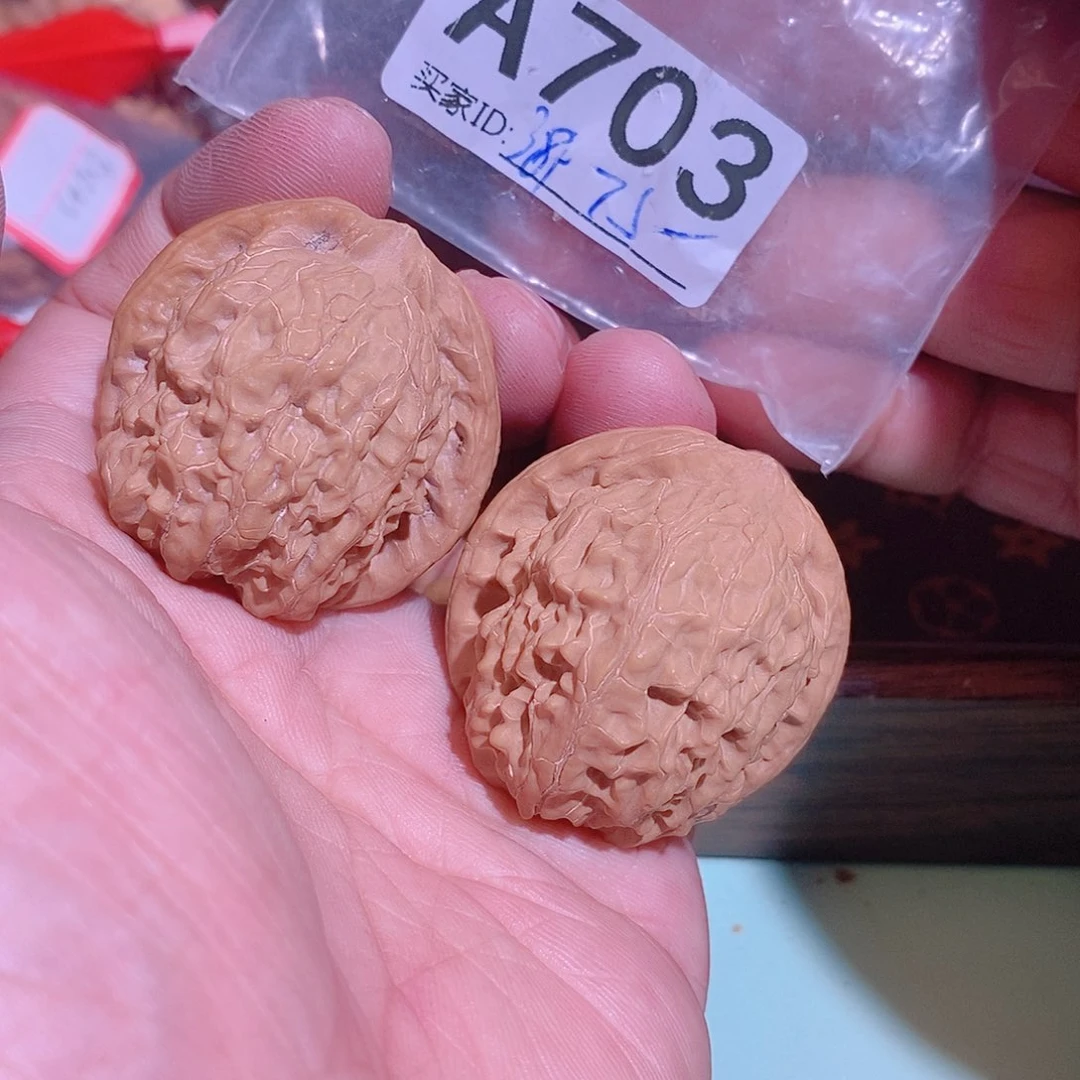 文玩核桃把件金麒麟38尺。