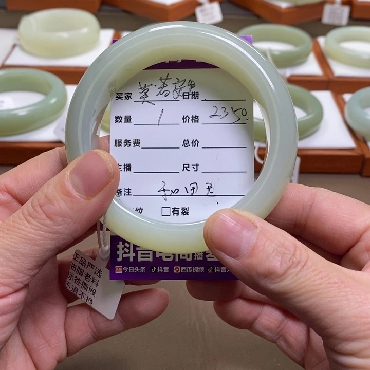 和田玉未镶嵌手镯