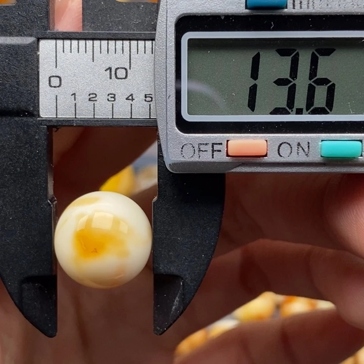 未镶嵌琥珀珠宝奇石