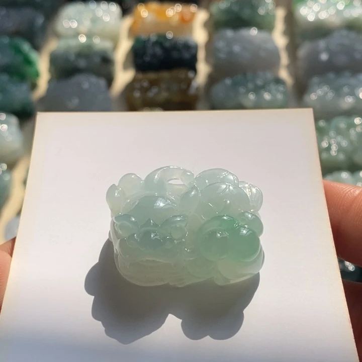 翡翠颈饰未镶嵌天然翡翠貔貅吊坠