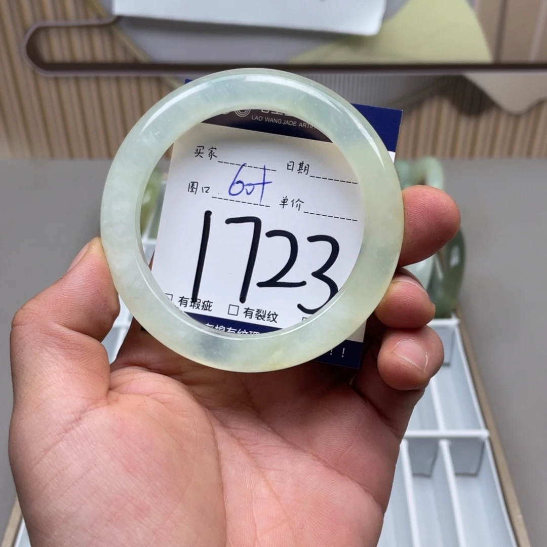 岫玉手镯手镯未镶嵌