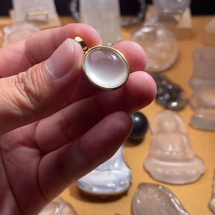 石英质玉未镶嵌颈饰