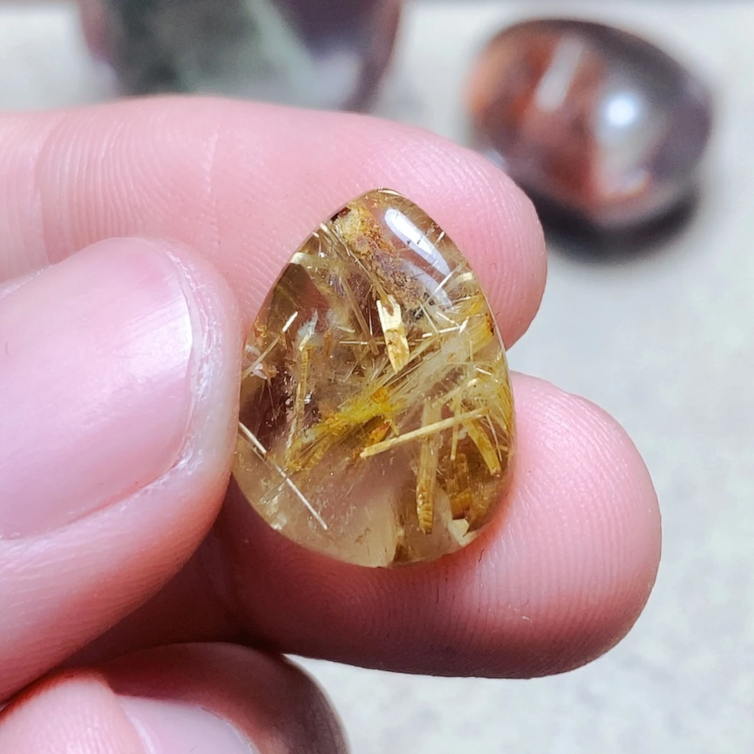 水晶颈饰未镶嵌和**尘