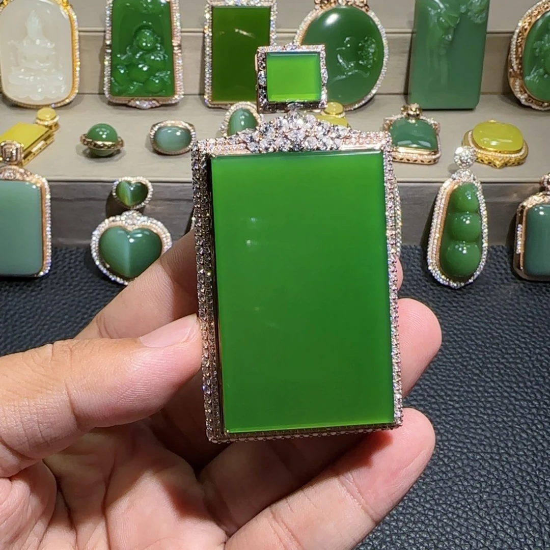 18K金镶嵌和田玉(碧玉)挂件非**缘