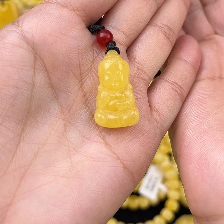 琥珀未镶嵌颈饰琥珀