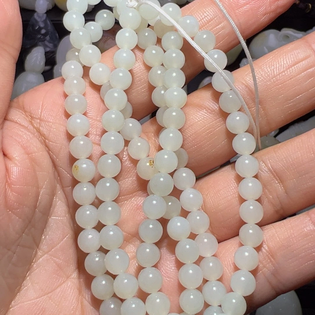 平***静和田玉未镶嵌颈饰