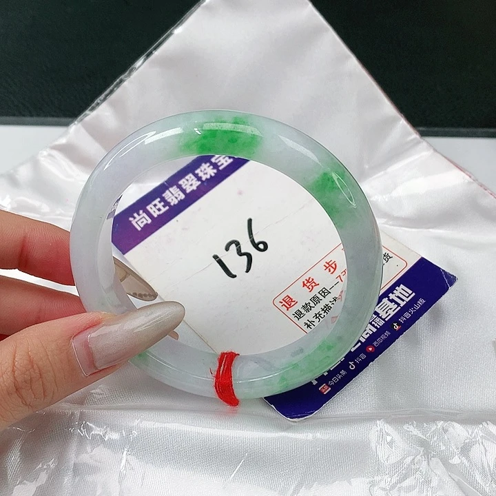 翡翠手镯未镶嵌翡翠12