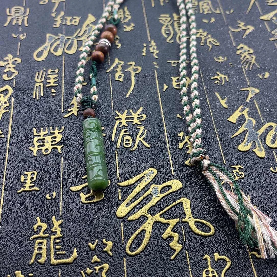 和田玉未镶嵌颈饰俄碧-玉勒子