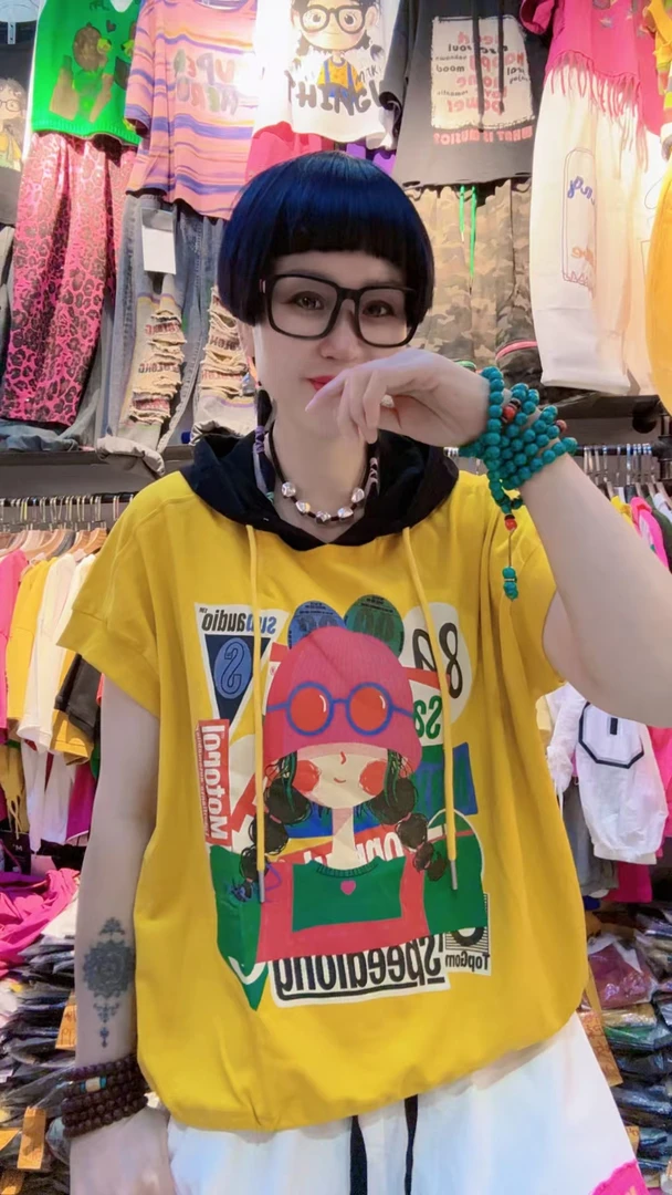 潮牌欧货洋气眼睛美女连帽短袖