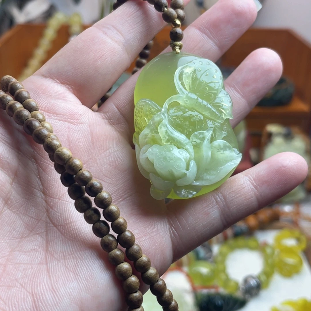 蛇纹石玉未镶嵌吊坠