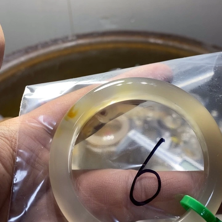 婷***️玛瑙/玉髓未镶嵌手镯6号