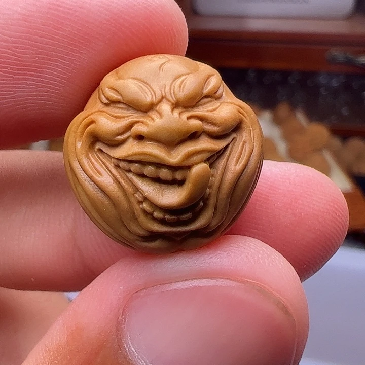 猴头核桃吊坠精工巧舌舔僧