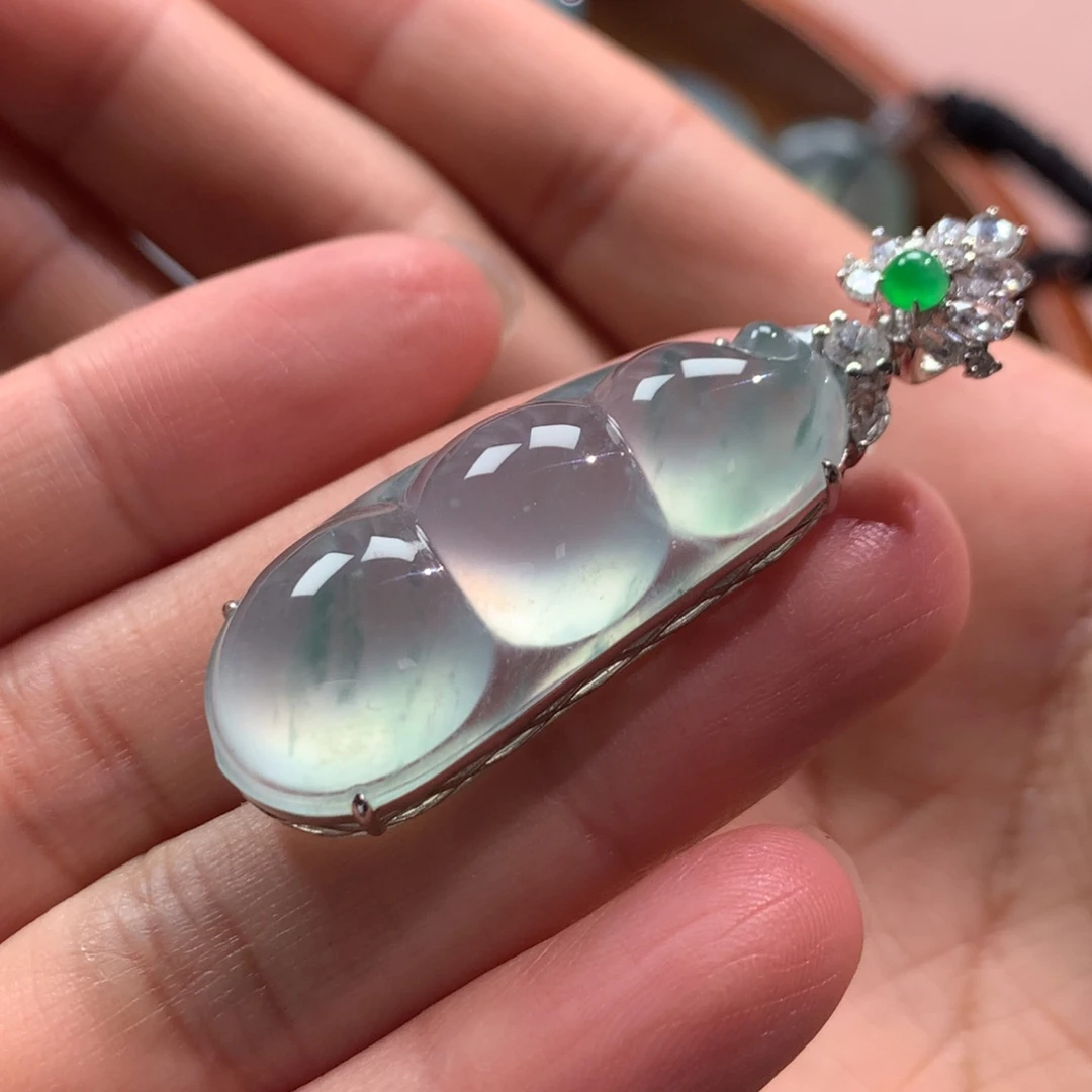 翡翠颈饰18K金镶嵌福豆