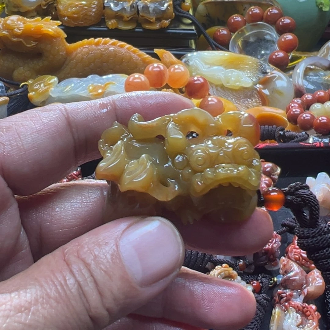 石英质玉未镶嵌颈饰