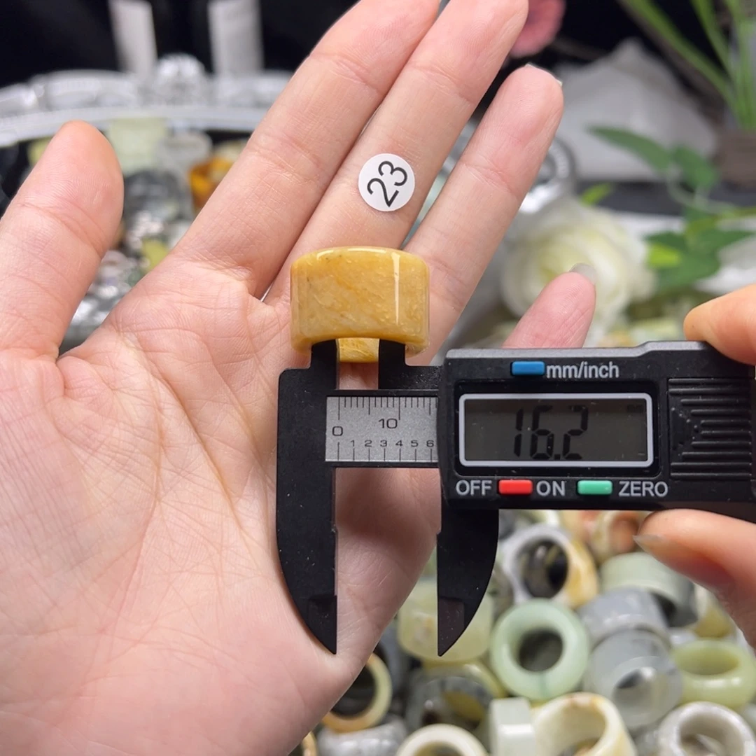 蛇纹石玉未镶嵌戒指