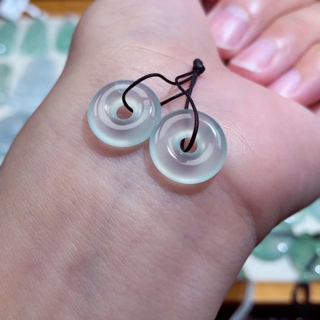 翡翠未镶嵌颈饰甜甜圈