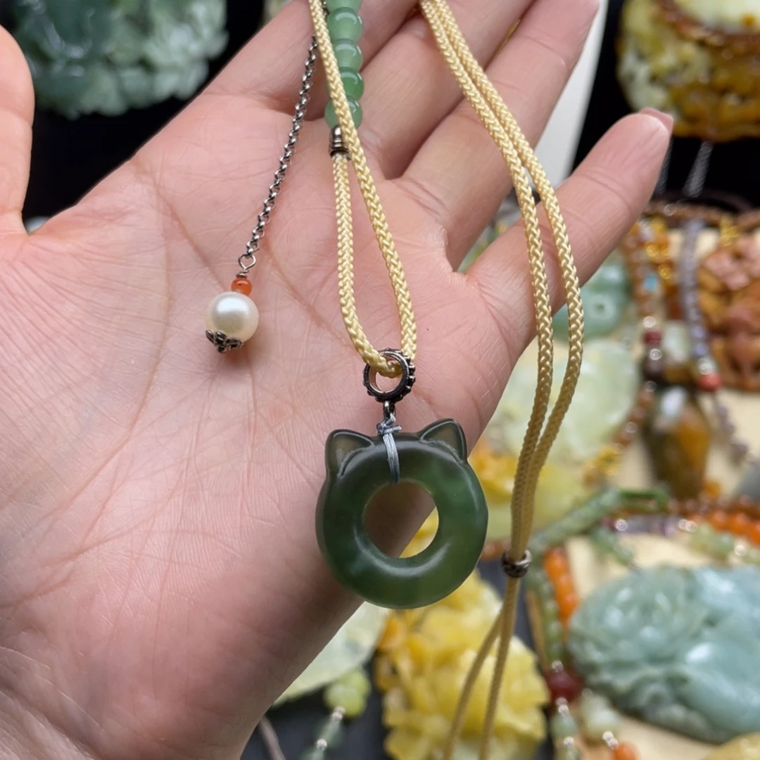 未镶嵌蛇纹石玉颈饰