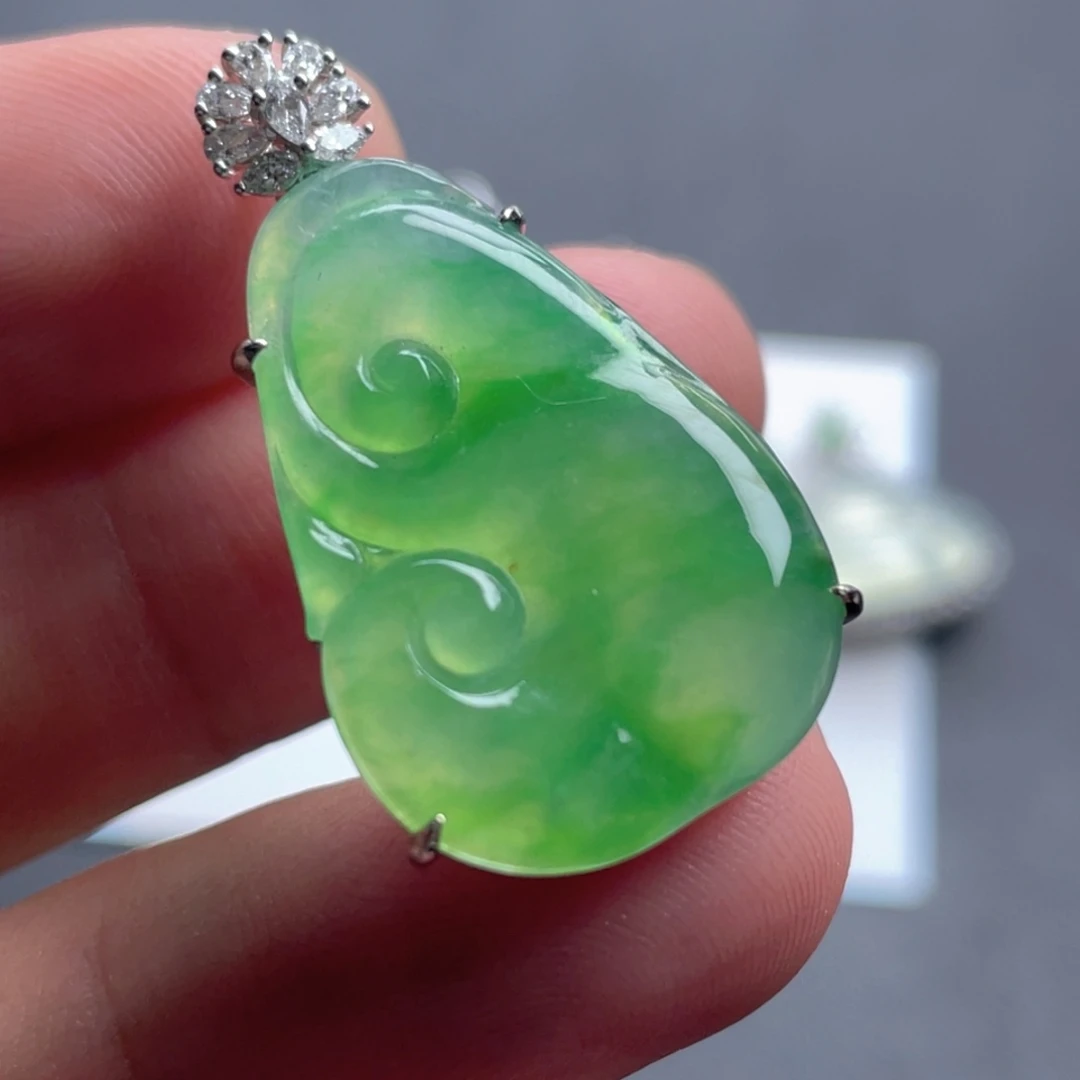 翡翠18K金镶嵌颈饰